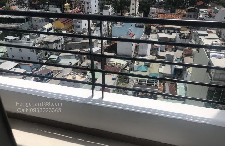 出租公寓的阳台在胡志明市五区，繁荣区