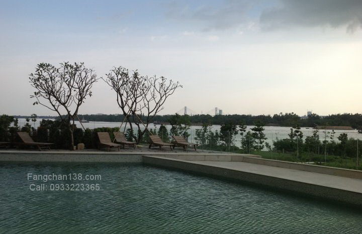 胡志明市出租的Diamond Island公寓的游泳池，外边是河水，太美！